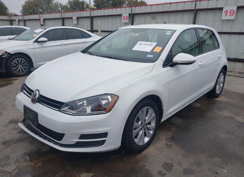 Photo 2 of 2015 Volkswagen Golf TDI S 4-DOOR (VIN 3VWRA7AU3FM040669)