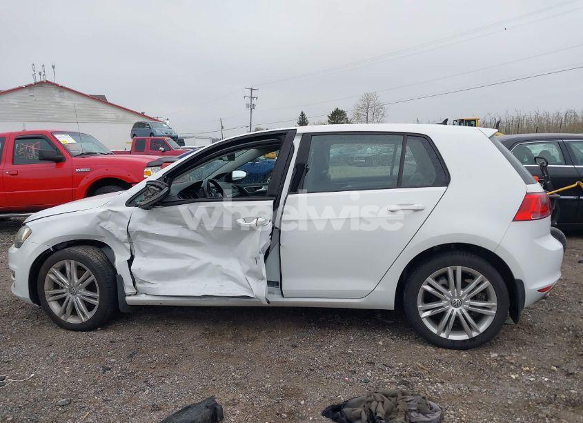 Photo 14 of 2015 Volkswagen Golf TDI SE 4-DOOR (VIN 3VWRA7AU5FM039121)
