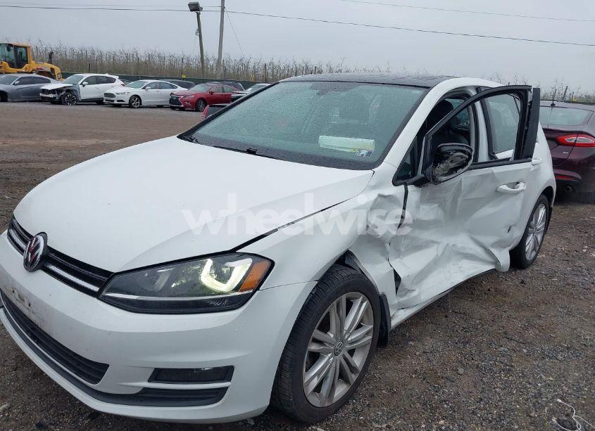 Photo 6 of 2015 Volkswagen Golf TDI SE 4-DOOR (VIN 3VWRA7AU5FM039121)