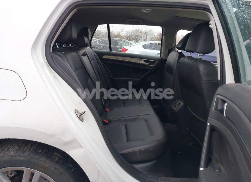 Photo 8 of 2015 Volkswagen Golf TDI SE 4-DOOR (VIN 3VWRA7AU5FM039121)