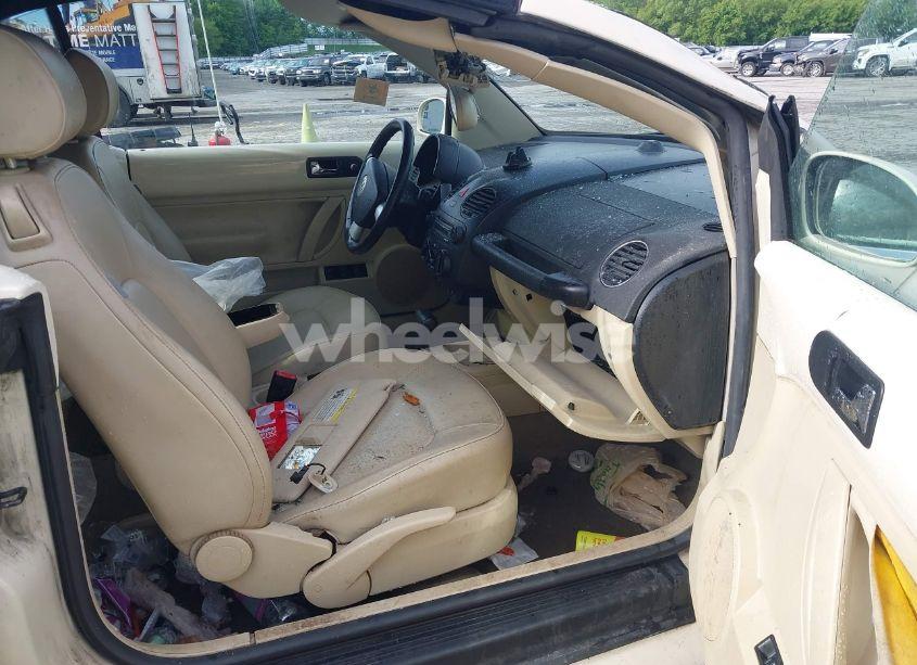 Photo 5 of 2009 Volkswagen New BEETLE 2.5L (VIN 3VWRF31Y49M400081)