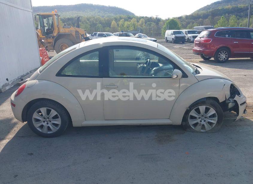 Photo 13 of 2009 Volkswagen New BEETLE 2.5L (VIN 3VWRG31C79M511838)