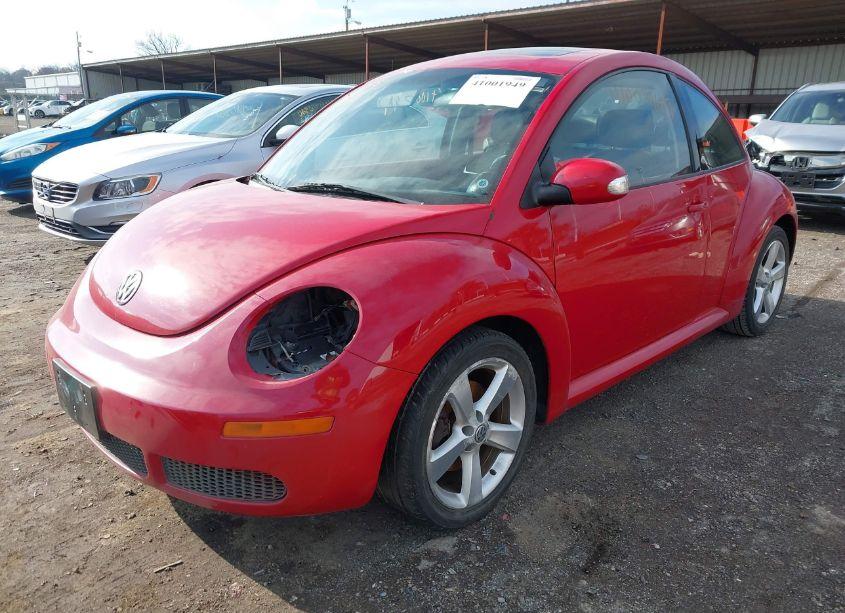 Photo 2 of 2010 Volkswagen New BEETLE 2.5L (VIN 3VWRG3AG1AM013769)