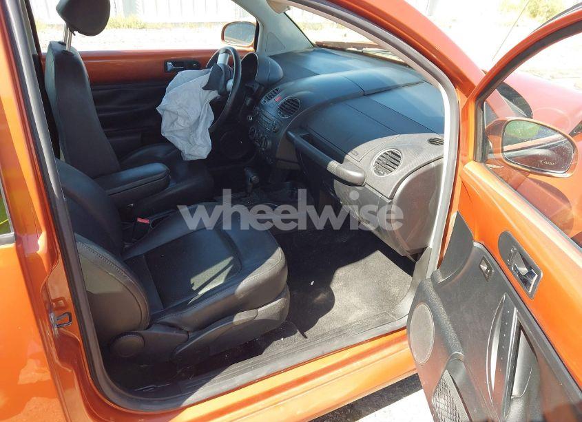 Photo 5 of 2010 Volkswagen New BEETLE 2.5L RED ROCK EDITION (VIN 3VWRG3AG1AM021001)