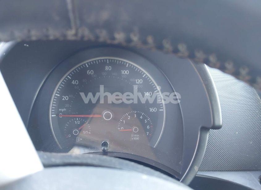 Photo 7 of 2010 Volkswagen New BEETLE 2.5L RED ROCK EDITION (VIN 3VWRG3AG1AM021001)