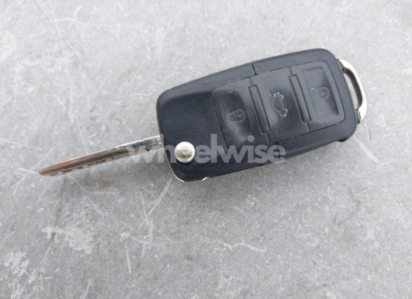 Photo 11 of 2010 Volkswagen New BEETLE 2.5L RED ROCK EDITION (VIN 3VWRG3AG3AM024689)