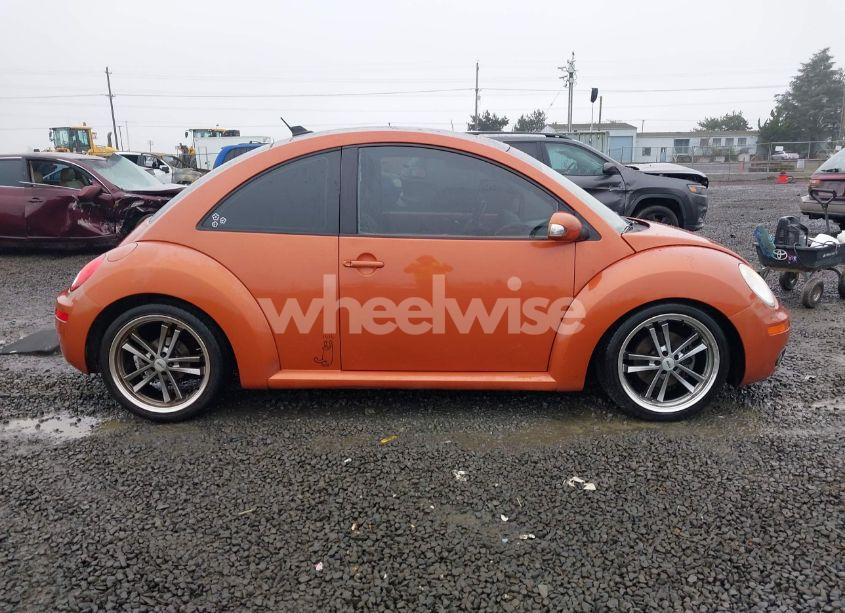 Photo 13 of 2010 Volkswagen New BEETLE 2.5L RED ROCK EDITION (VIN 3VWRG3AG3AM024689)
