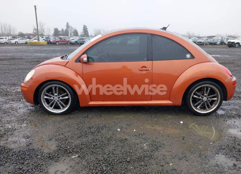 Photo 14 of 2010 Volkswagen New BEETLE 2.5L RED ROCK EDITION (VIN 3VWRG3AG3AM024689)