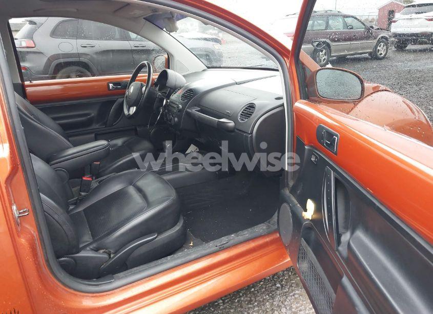 Photo 5 of 2010 Volkswagen New BEETLE 2.5L RED ROCK EDITION (VIN 3VWRG3AG3AM024689)