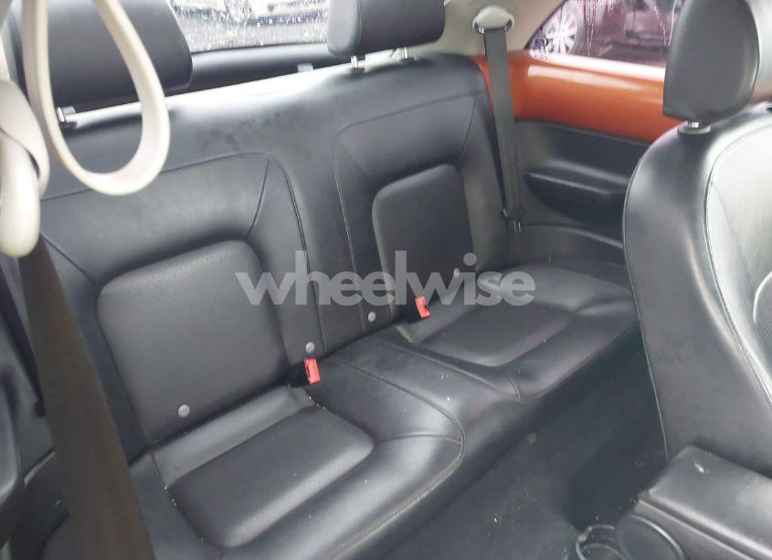 Photo 8 of 2010 Volkswagen New BEETLE 2.5L RED ROCK EDITION (VIN 3VWRG3AG3AM024689)