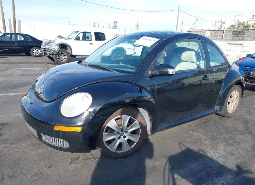Photo 2 of 2010 Volkswagen New BEETLE 2.5L (VIN 3VWRG3AG4AM013488)