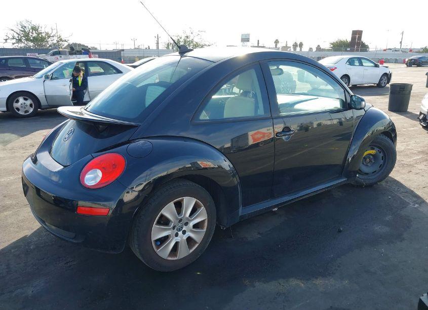 Photo 4 of 2010 Volkswagen New BEETLE 2.5L (VIN 3VWRG3AG4AM013488)