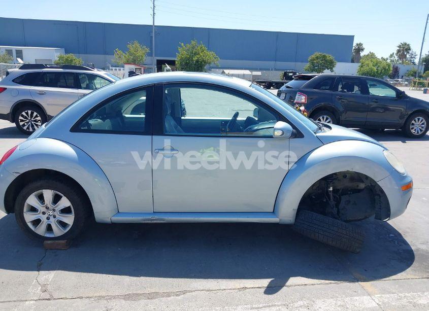 Photo 13 of 2010 Volkswagen New BEETLE 2.5L (VIN 3VWRG3AG8AM013672)