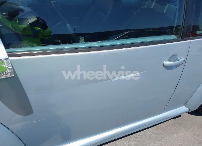 Photo 18 of 2010 Volkswagen New BEETLE 2.5L (VIN 3VWRG3AG8AM013672)