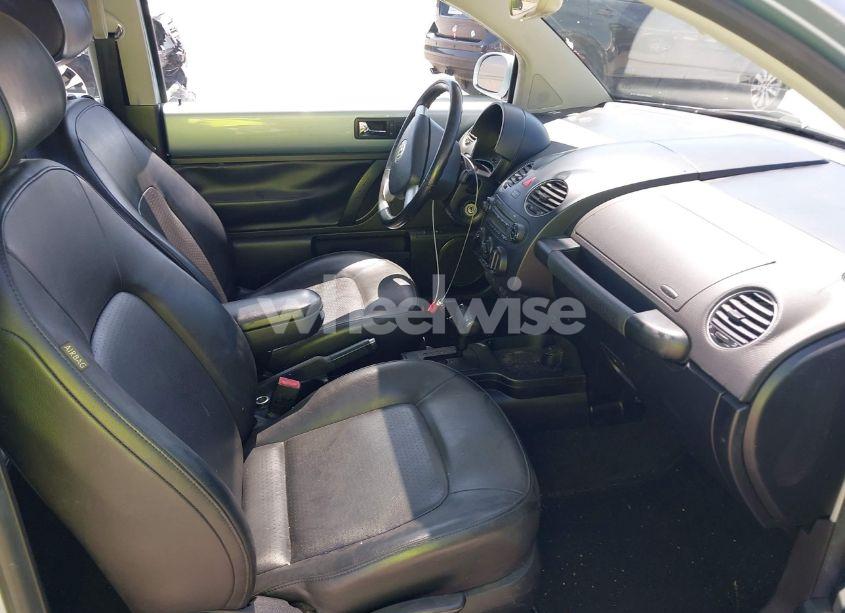 Photo 5 of 2010 Volkswagen New BEETLE 2.5L (VIN 3VWRG3AG8AM013672)