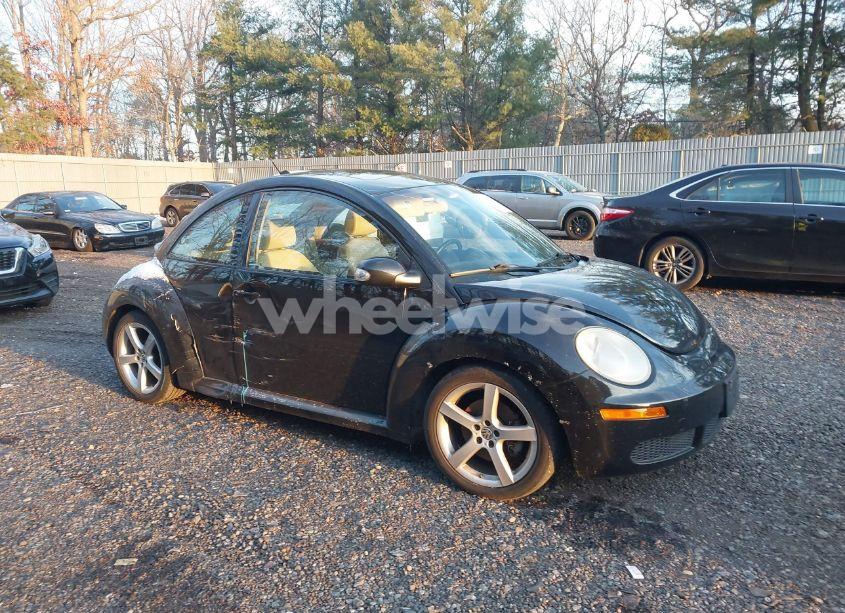 2010 Volkswagen New BEETLE 2.5L (VIN 3VWRG3AG9AM013681) main photo