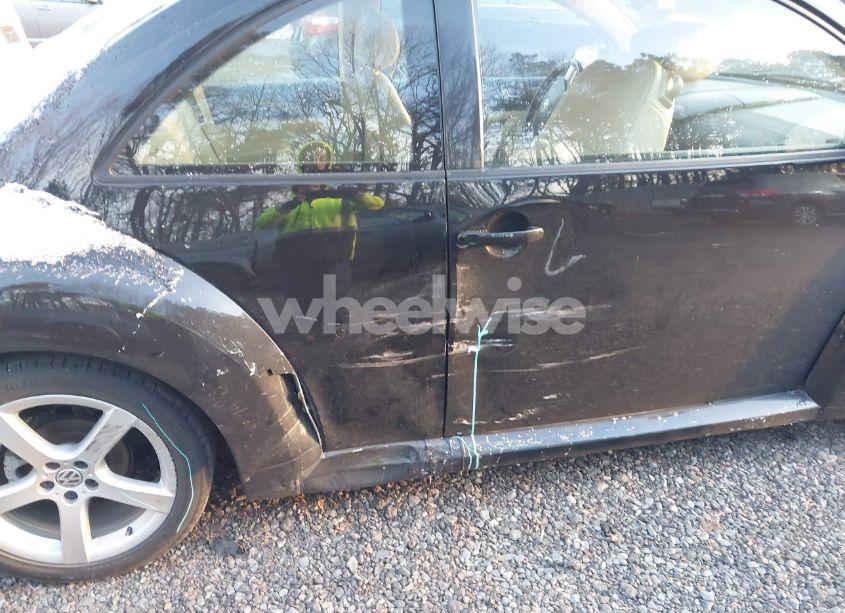 Photo 12 of 2010 Volkswagen New BEETLE 2.5L (VIN 3VWRG3AG9AM013681)