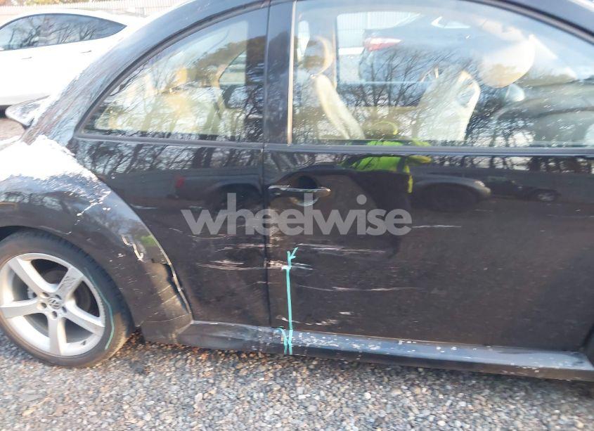 Photo 6 of 2010 Volkswagen New BEETLE 2.5L (VIN 3VWRG3AG9AM013681)