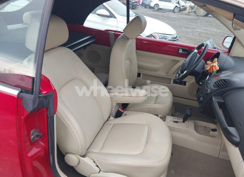 Photo 5 of 2010 Volkswagen New BEETLE 2.5L (VIN 3VWRG3AL0AM005885)