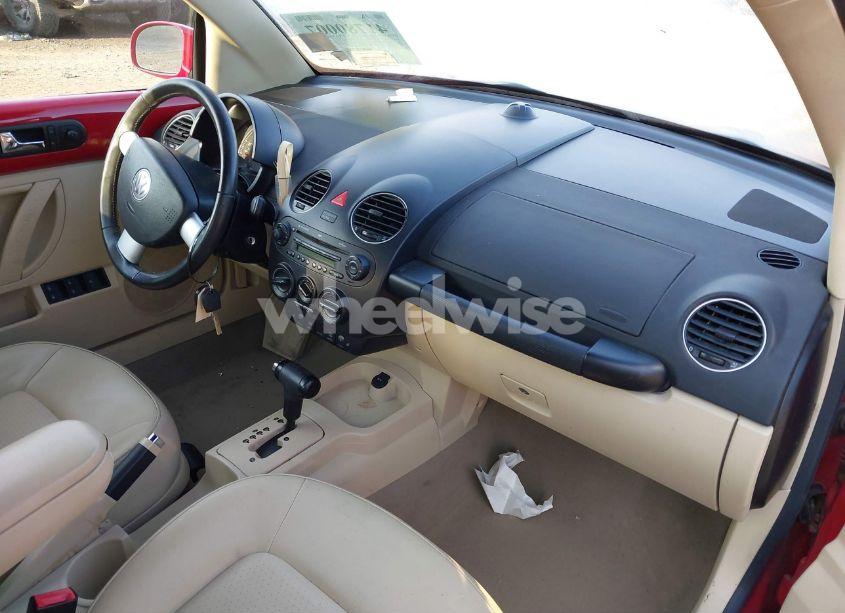 Photo 5 of 2010 Volkswagen New BEETLE 2.5L (VIN 3VWRG3AL9AM004475)