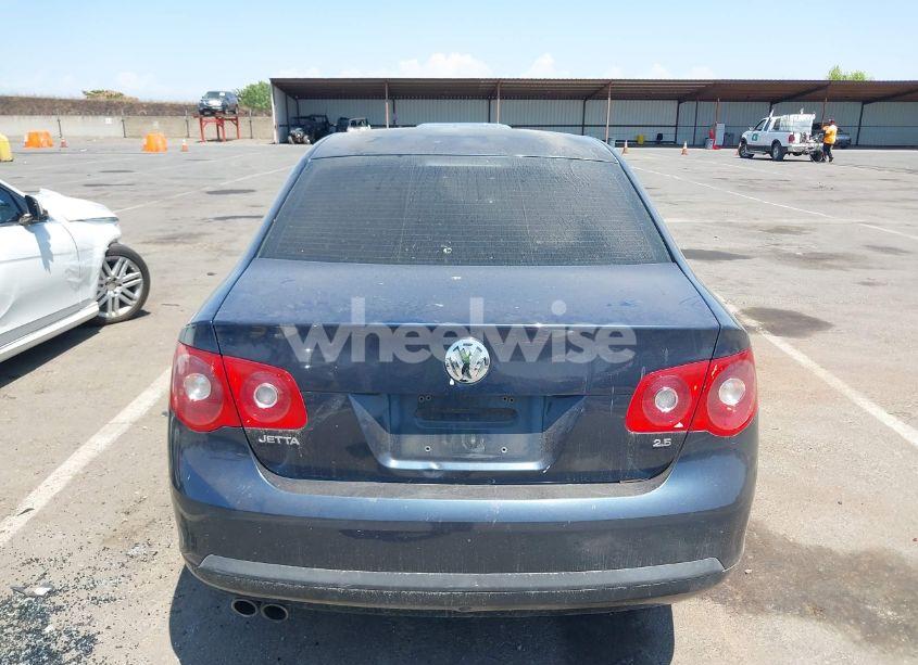 Photo 16 of 2005 Volkswagen Jetta 2.5 (VIN 3VWRG71K05M644658)