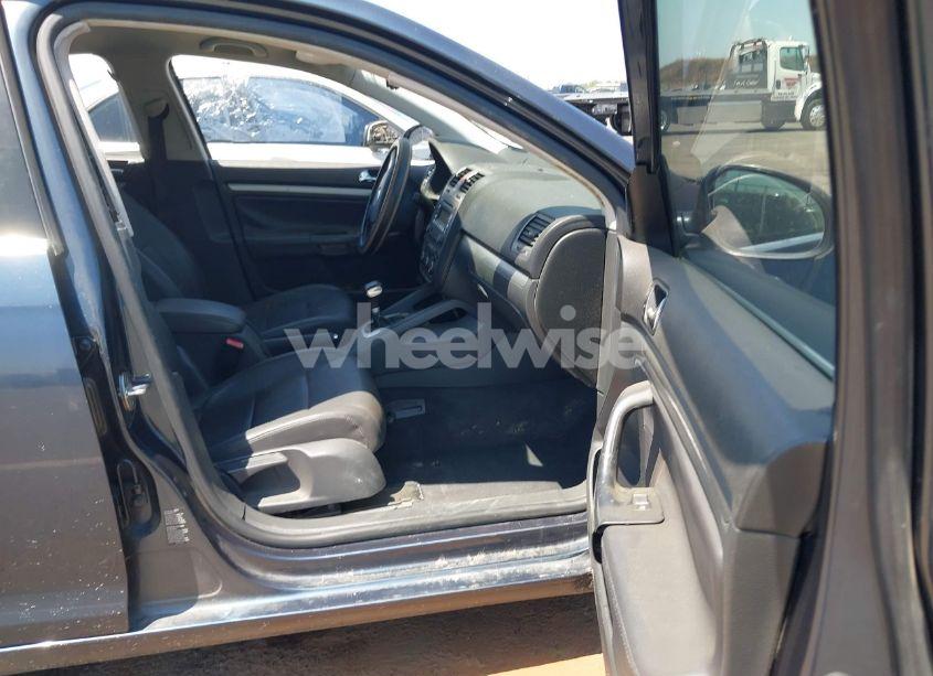 Photo 5 of 2005 Volkswagen Jetta 2.5 (VIN 3VWRG71K05M644658)