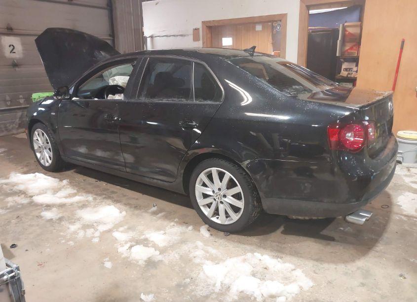 Photo 3 of 2010 Volkswagen Jetta WOLFSBURG EDITION (VIN 3VWRJ7AJ6AM018647)
