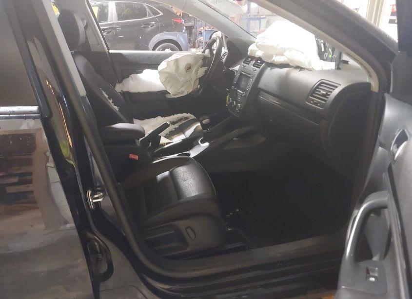 Photo 5 of 2010 Volkswagen Jetta WOLFSBURG EDITION (VIN 3VWRJ7AJ6AM018647)