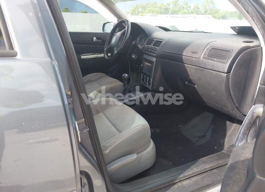 Photo 5 of 2004 Volkswagen Jetta GL (VIN 3VWRK69MX4M082958)