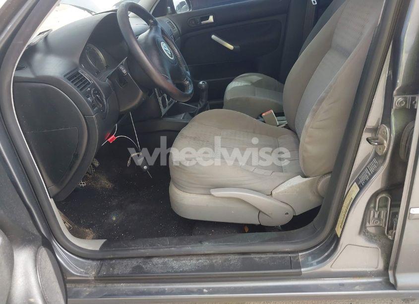 Photo 8 of 2004 Volkswagen Jetta GL (VIN 3VWRK69MX4M082958)