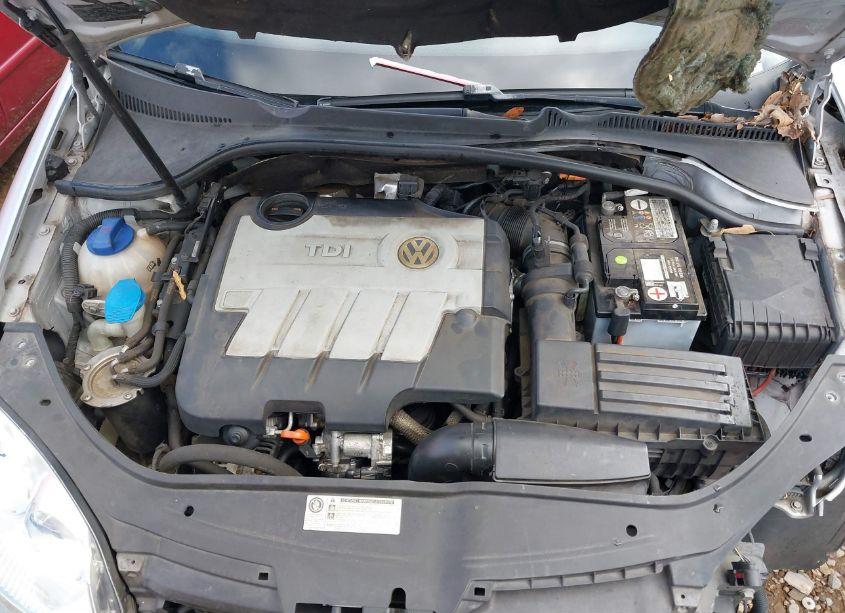 Photo 10 of 2010 Volkswagen Jetta TDI (VIN 3VWRL7AJ3AM121258)