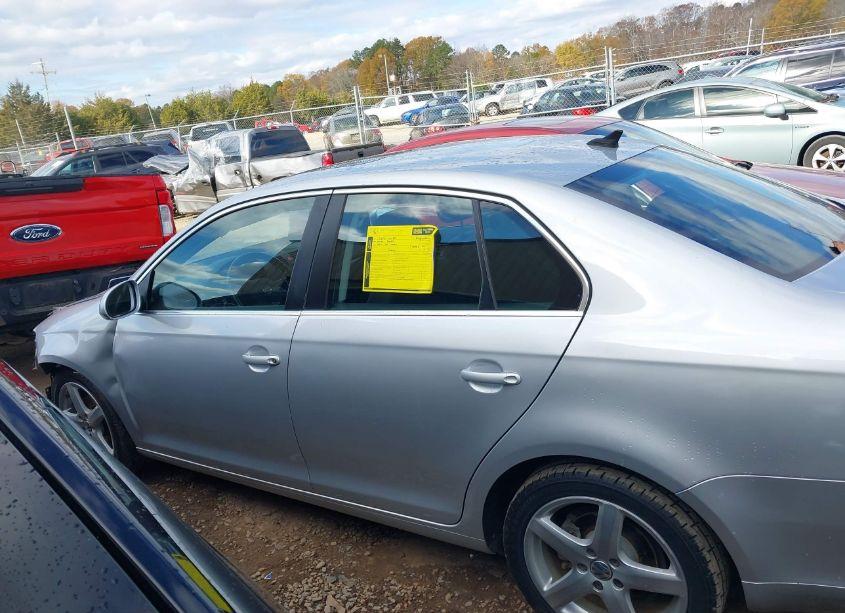 Photo 15 of 2010 Volkswagen Jetta TDI (VIN 3VWRL7AJ3AM121258)