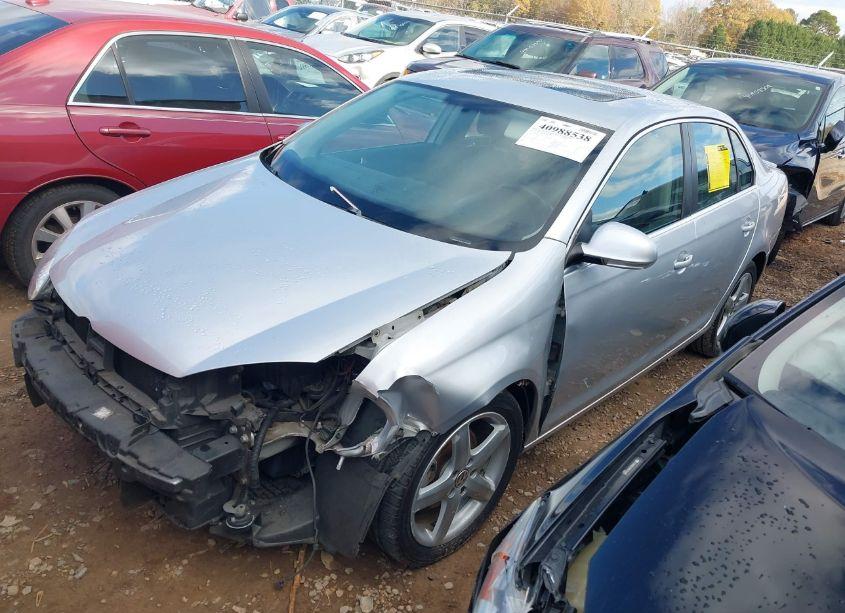 Photo 2 of 2010 Volkswagen Jetta TDI (VIN 3VWRL7AJ3AM121258)