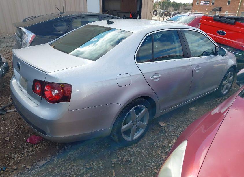 Photo 4 of 2010 Volkswagen Jetta TDI (VIN 3VWRL7AJ3AM121258)