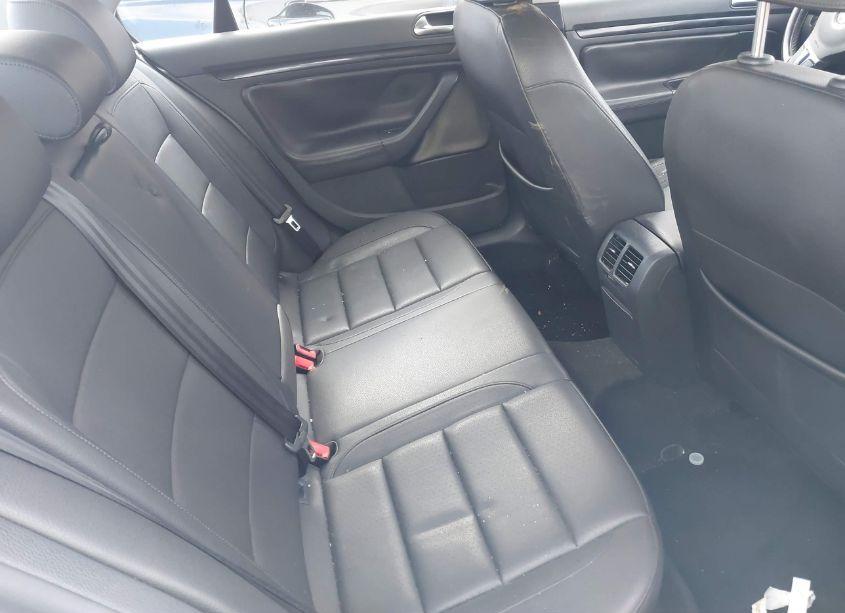 Photo 8 of 2010 Volkswagen Jetta TDI (VIN 3VWRL7AJ3AM121258)