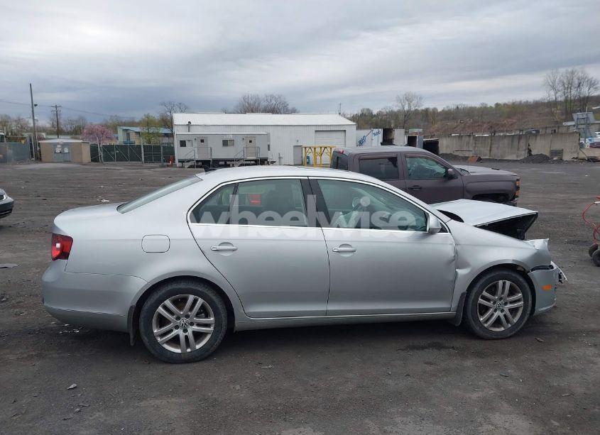 Photo 13 of 2010 Volkswagen Jetta TDI (VIN 3VWRL7AJ5AM178254)