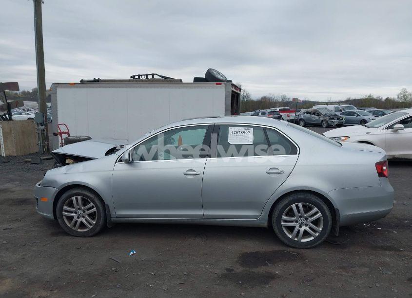 Photo 14 of 2010 Volkswagen Jetta TDI (VIN 3VWRL7AJ5AM178254)