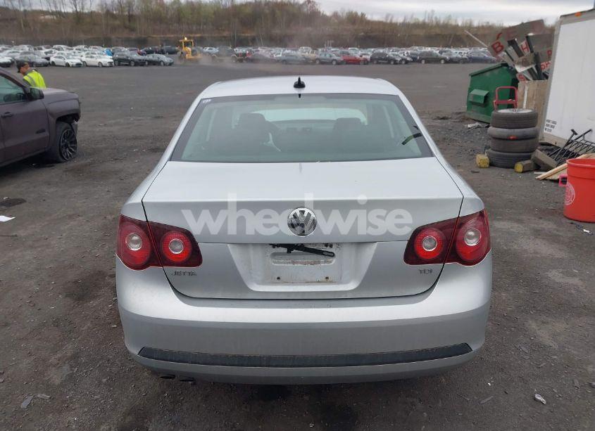 Photo 16 of 2010 Volkswagen Jetta TDI (VIN 3VWRL7AJ5AM178254)