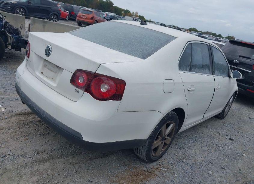 Photo 4 of 2009 Volkswagen Jetta SE/SEL (VIN 3VWRM71K09M041613)