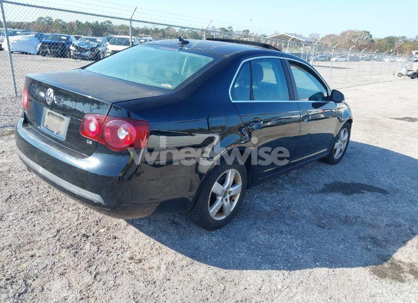 Photo 4 of 2008 Volkswagen Jetta SE/SEL (VIN 3VWRM71KX8M182235)