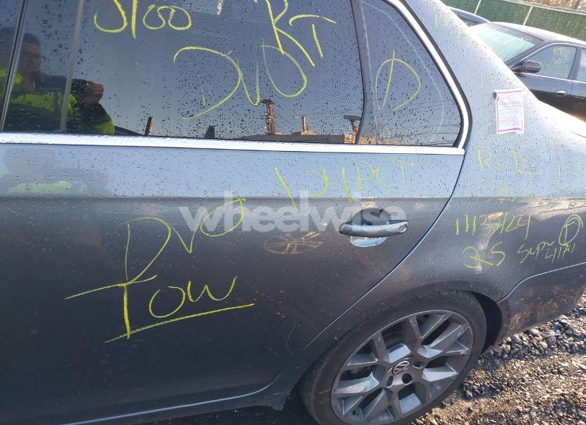 Photo 6 of 2006 Volkswagen Jetta TDI (VIN 3VWRT71KX6M783550)