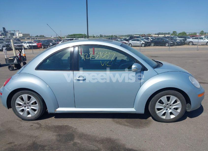 Photo 13 of 2009 Volkswagen New BEETLE 2.5L (VIN 3VWRW31C09M504152)