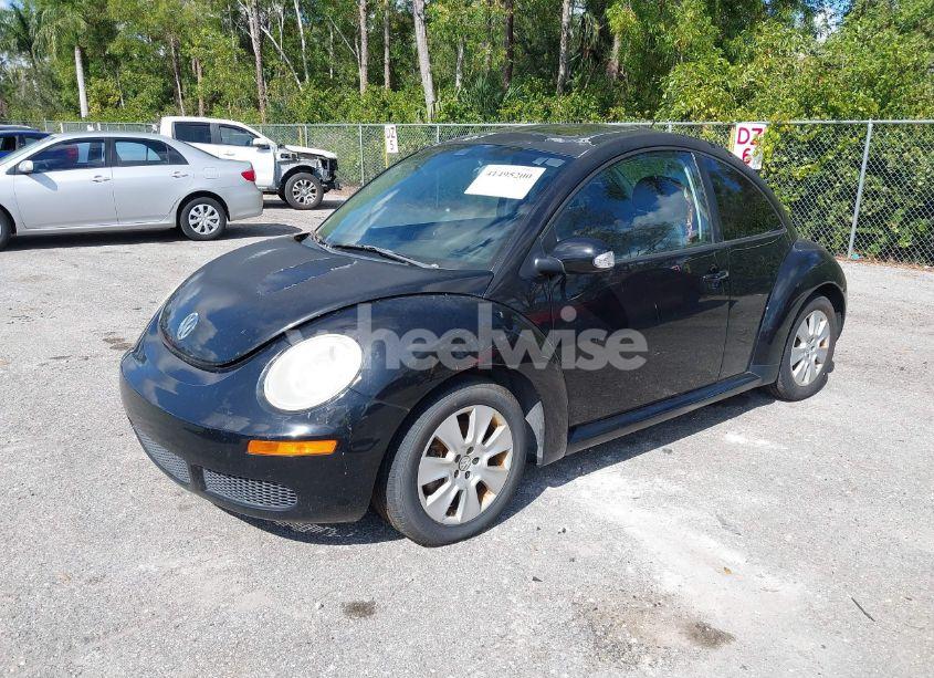 Photo 2 of 2010 Volkswagen New BEETLE 2.5L (VIN 3VWRW3AG0AM023034)