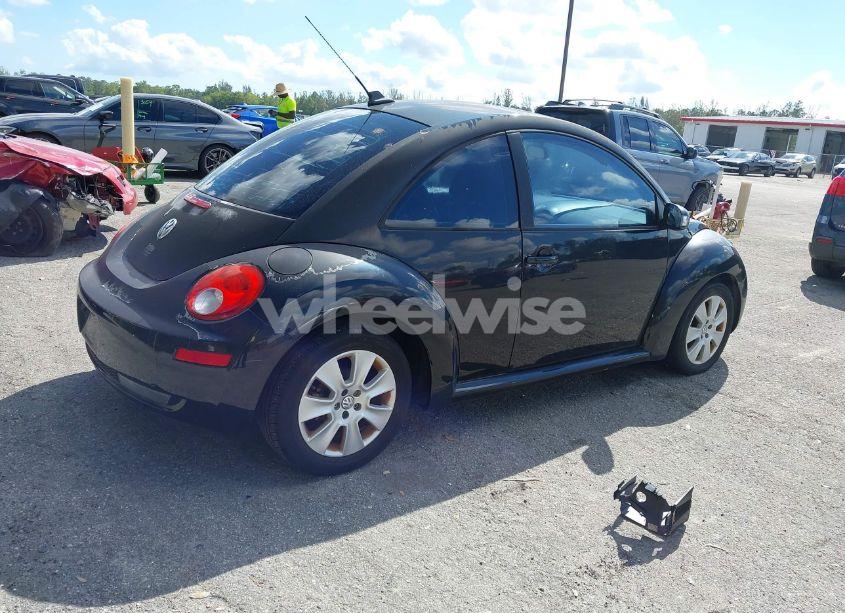 Photo 4 of 2010 Volkswagen New BEETLE 2.5L (VIN 3VWRW3AG0AM023034)