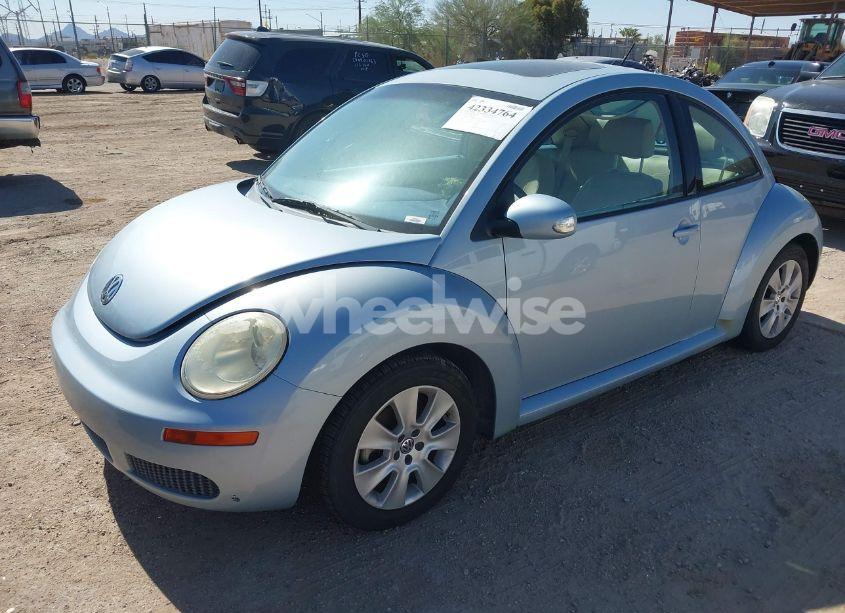 Photo 2 of 2010 Volkswagen New BEETLE 2.5L (VIN 3VWRW3AG1AM029067)