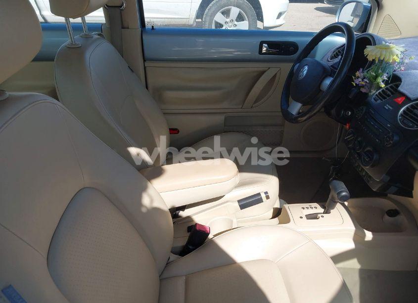 Photo 5 of 2010 Volkswagen New BEETLE 2.5L (VIN 3VWRW3AG1AM029067)