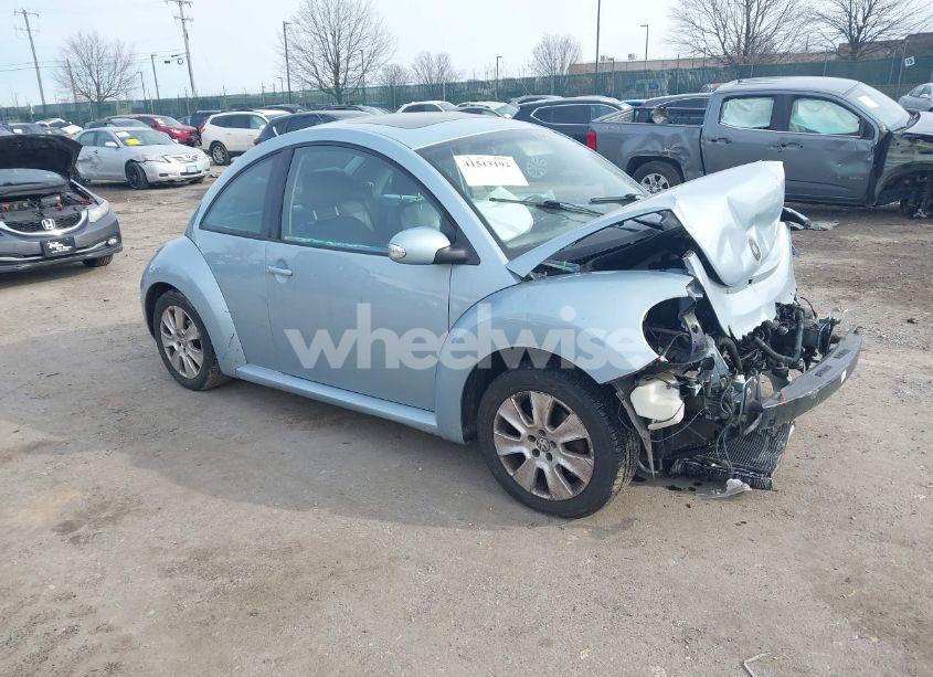 2010 Volkswagen New BEETLE 2.5L (VIN 3VWRW3AG1AM030235) main photo