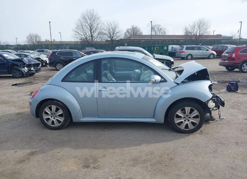 Photo 13 of 2010 Volkswagen New BEETLE 2.5L (VIN 3VWRW3AG1AM030235)