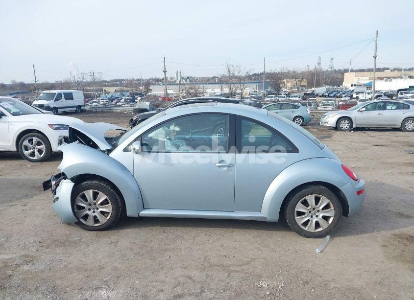 Photo 14 of 2010 Volkswagen New BEETLE 2.5L (VIN 3VWRW3AG1AM030235)