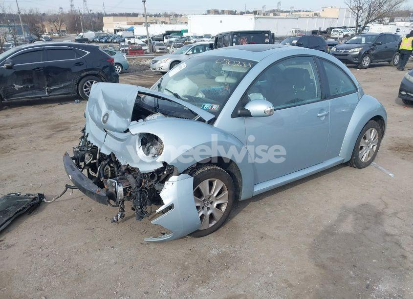 Photo 2 of 2010 Volkswagen New BEETLE 2.5L (VIN 3VWRW3AG1AM030235)